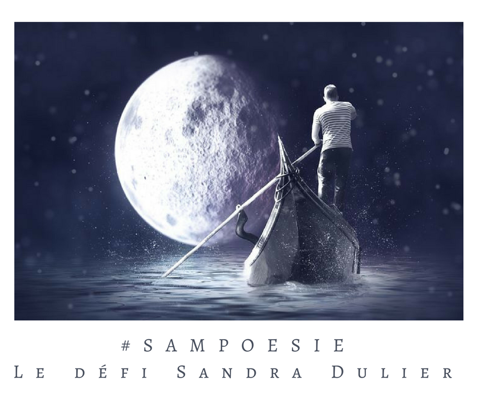 Illustration poétique représentant un homme debout sur une barque naviguant vers une immense lune lumineuse. Image symbolisant le défi littéraire #Sampoésie, animé par Sandra Dulier.