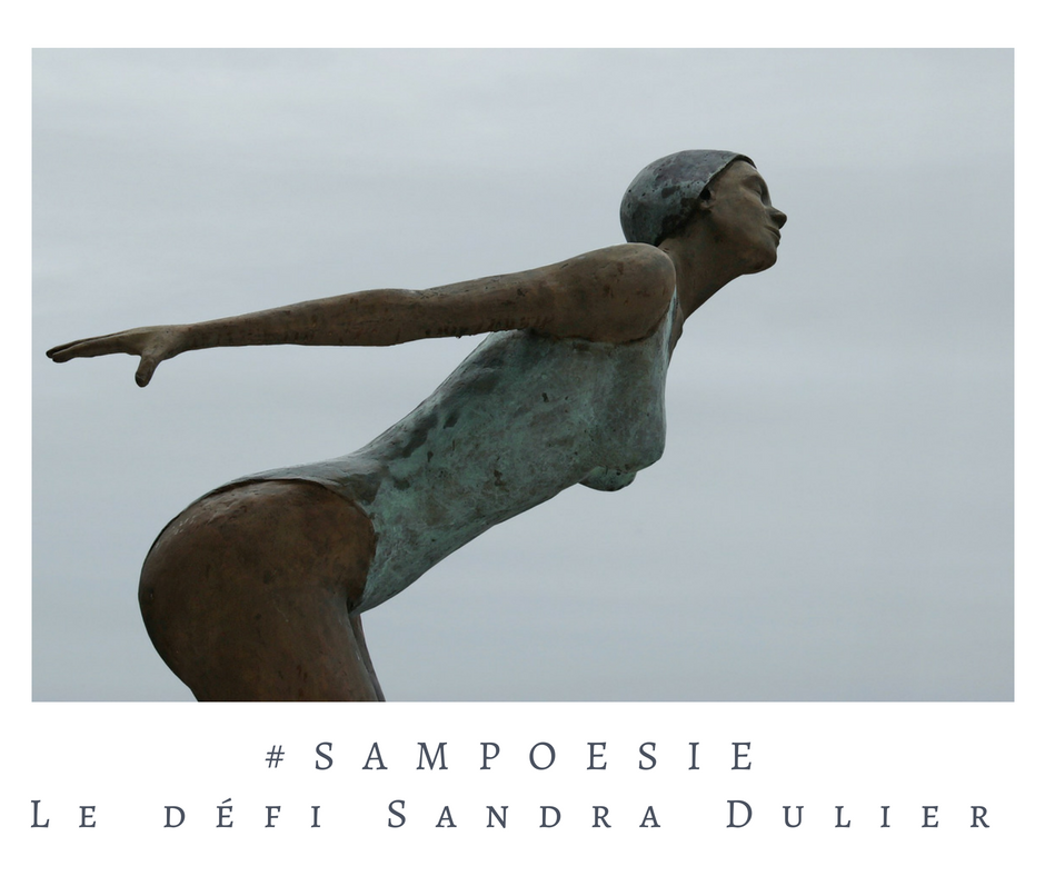Que vous inspire cette photo ? A vos poèmes #Sampoésie. #baigneuse #été #sculpture #écrire #poésie.