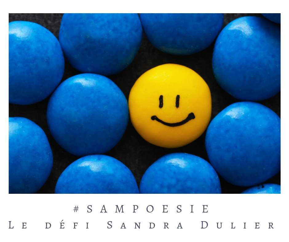 Que vous inspire cette photo ? poésie, sourire, smiley, bleu, jaune, émoticône gourmande, été